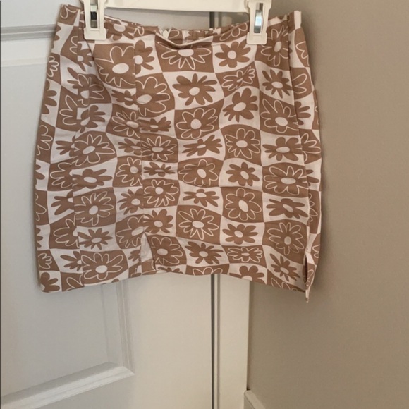 Y2K Style Neutral Flower Print “Love on a Hanger” Skirt - Picture 4 of 4
